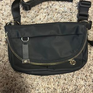 Lululemon bag light weight easy to carry rare to find good price